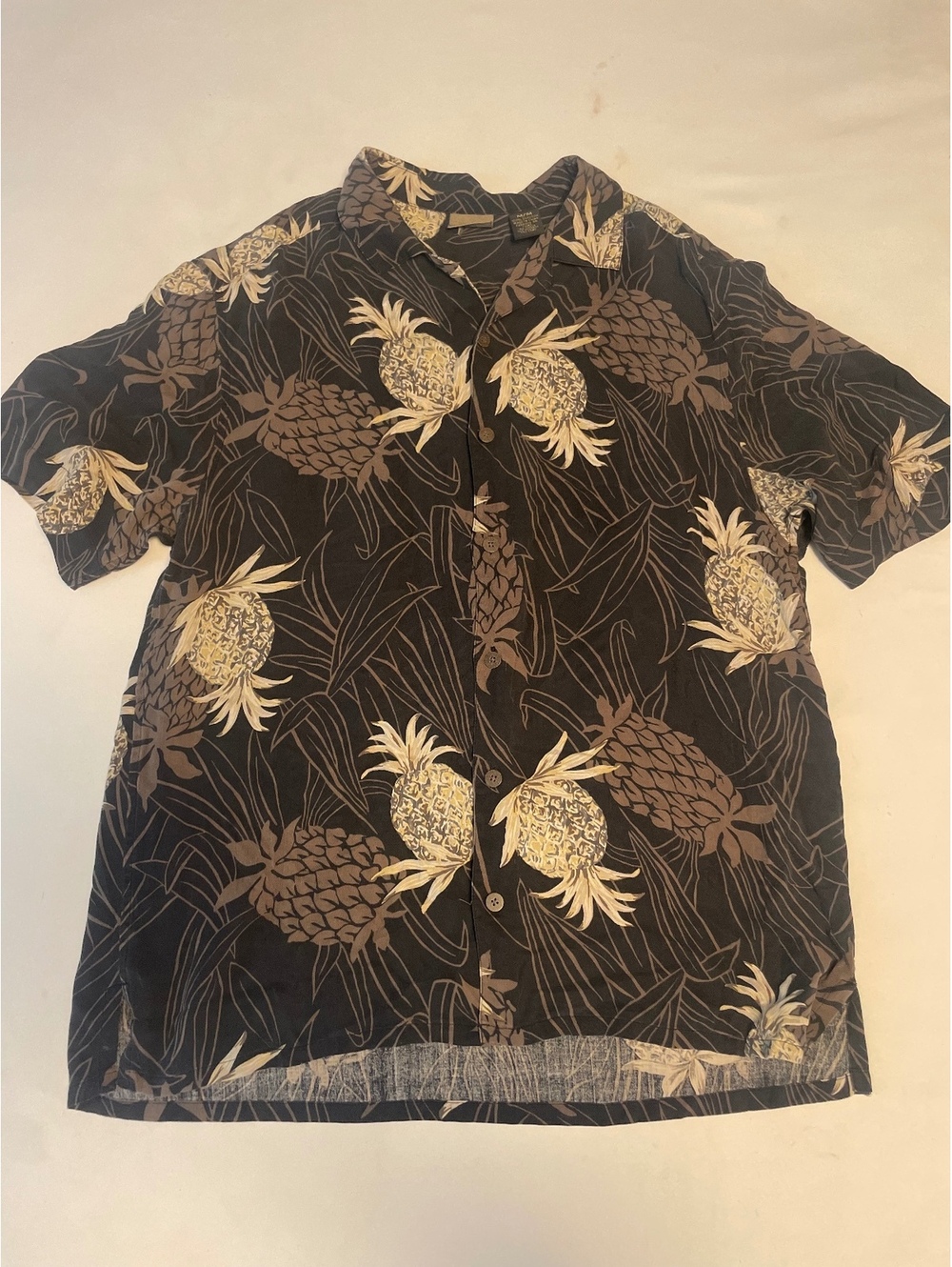 Men's AXIST Black Silk Hawaiian Shirt with Pineapple Print, Size M/M